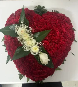 Lee más sobre el artículo Cómo elegir centros de flores naturales para cementerio: guía de significado y duración